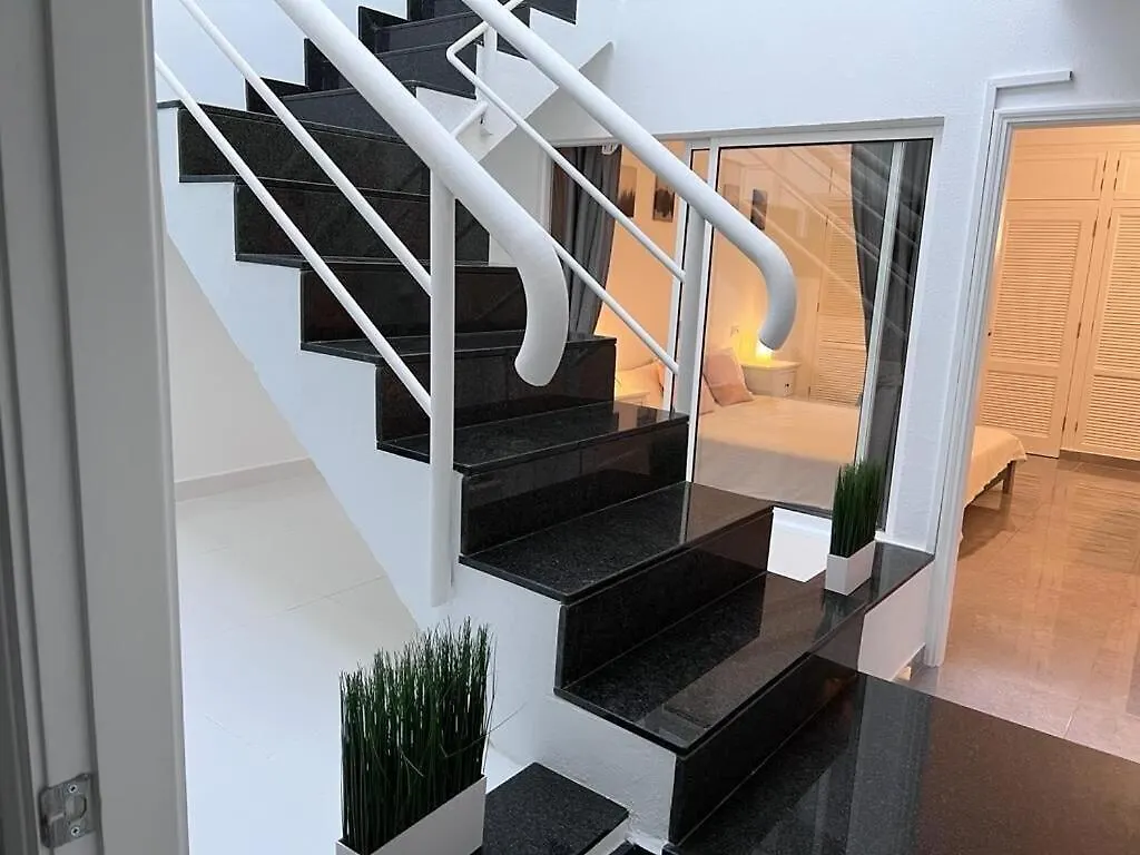 110 Colony Club Apartment